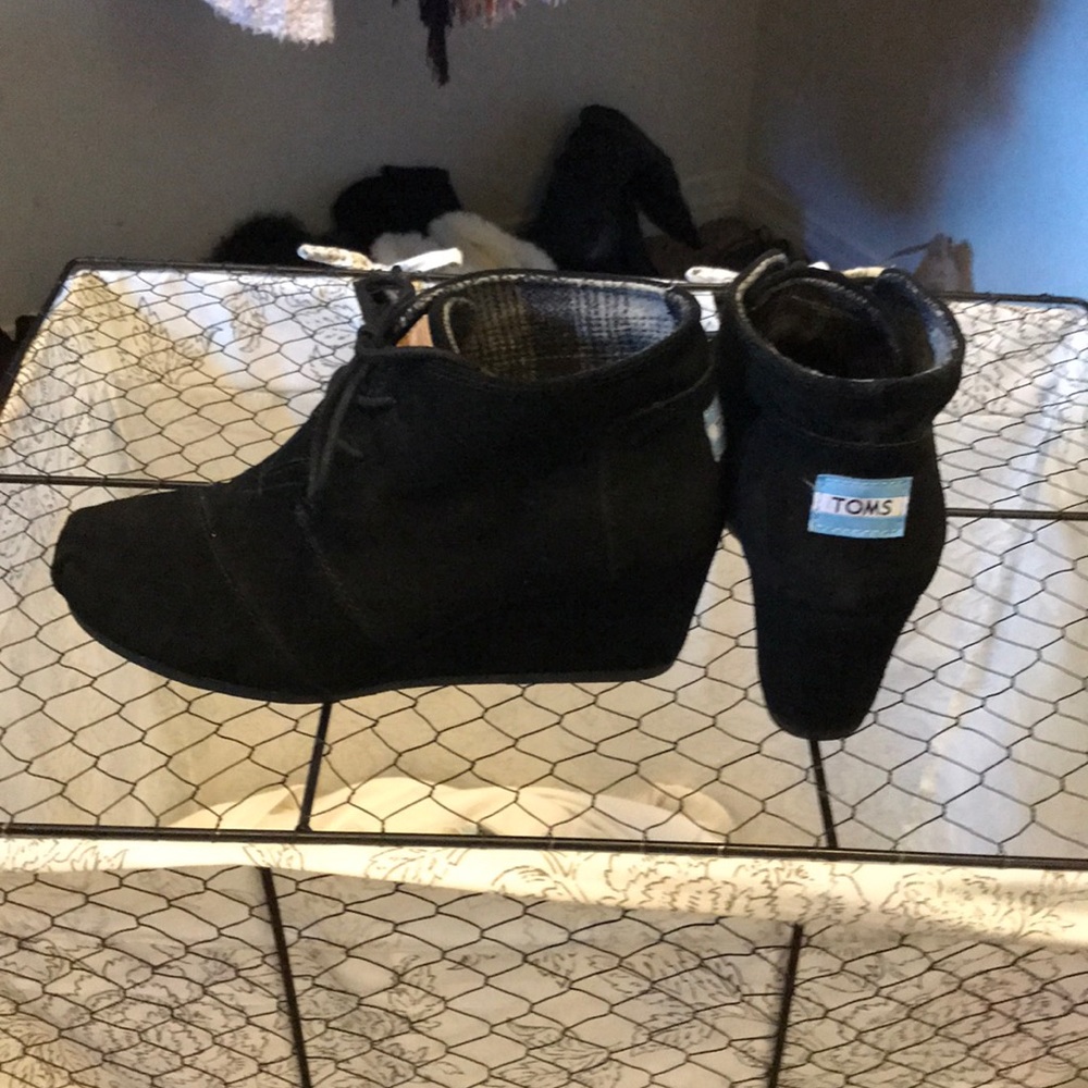 Tom’s booties